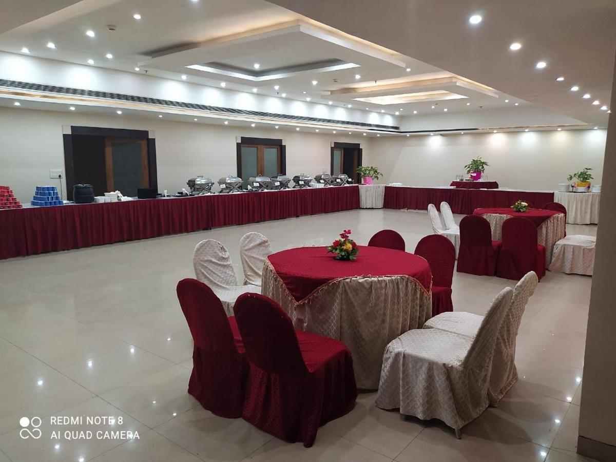 Shelter Hotel Lucknow Dış mekan fotoğraf