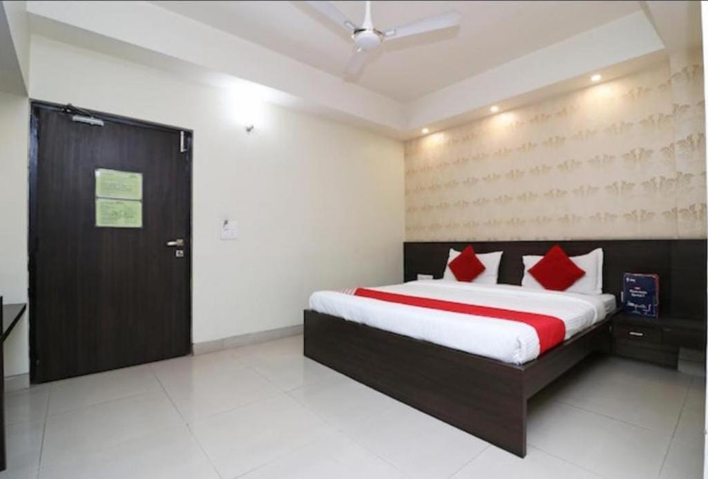 Shelter Hotel Lucknow Dış mekan fotoğraf
